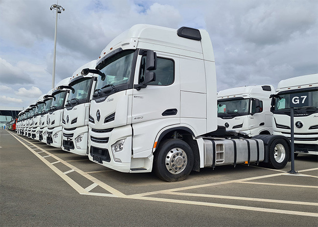 Shacman Tractor Truck With WEICHAI WP16.560E68 Engine And 12-Speed ZF Traxon 12TX2420TD Gearbox For Market