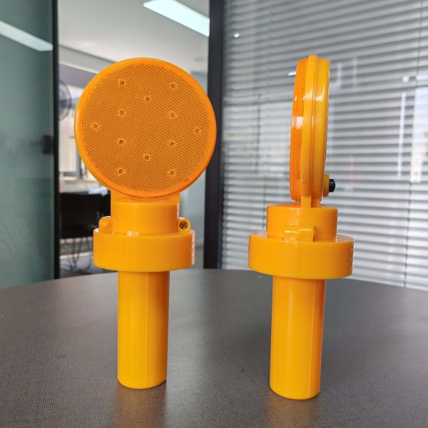 Solar Powered LED Traffic Warning Light with 19cm Diameter and Yellow Flashing Light for Road Safety