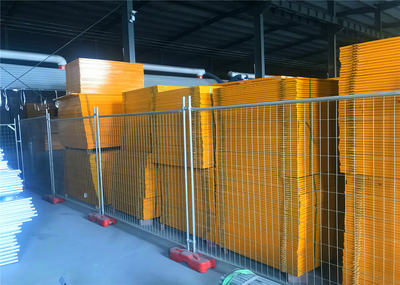 NZ Standard Temporary Fencing Panels 2.1m x 3.0m Mesh 60mm x 150mm with a 3.00mm wire diameter