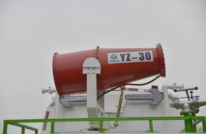 Street Sprinkler Truck Dongfeng 4×2 Water Tanker With Atomizer Cannon 230hp Cummins Engine