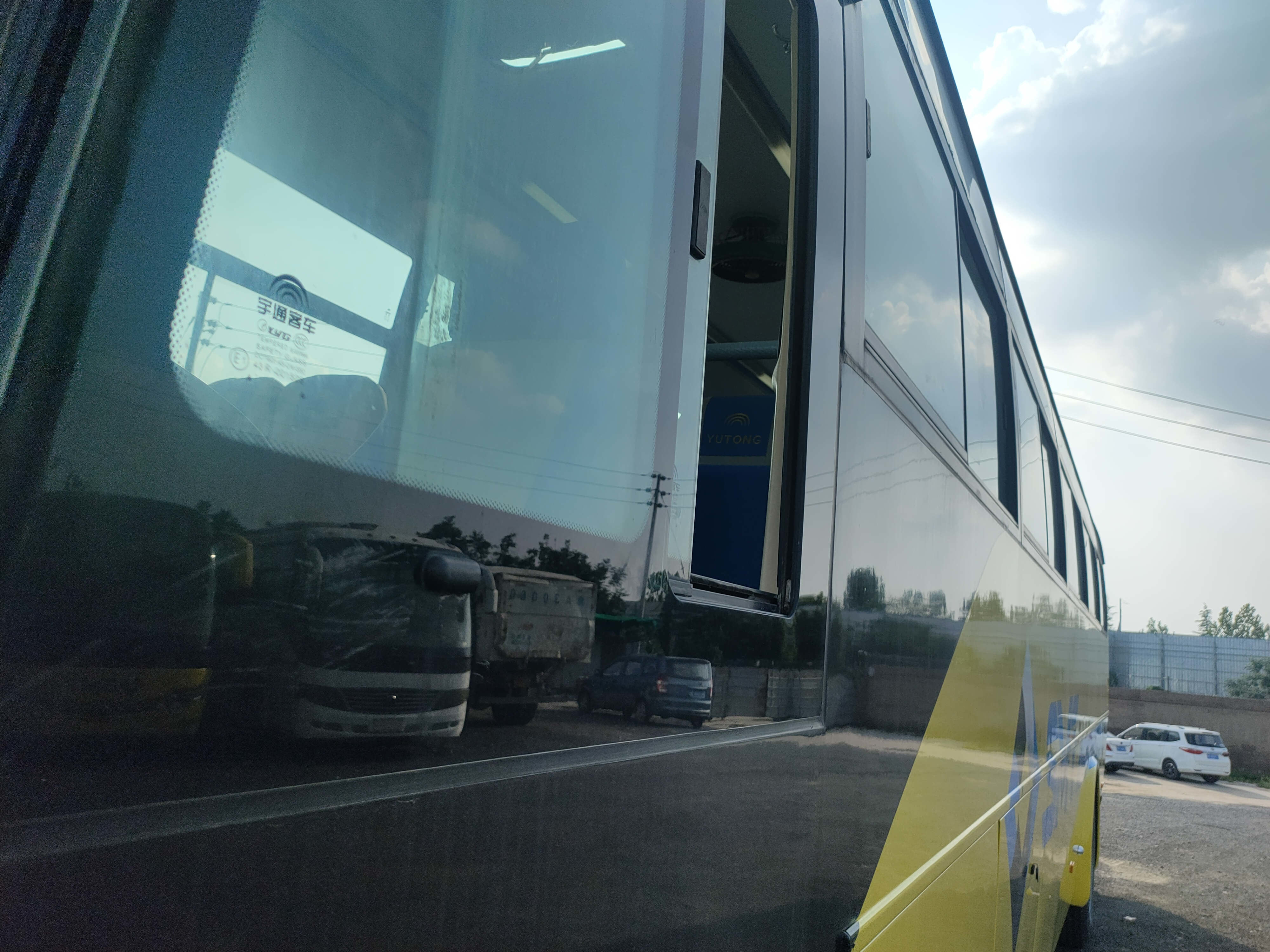 2+3 Layout 60seats Used Yutong Buses Luxury Coach Africa 10 Meters Buses Air Bag Suspension ZK6110