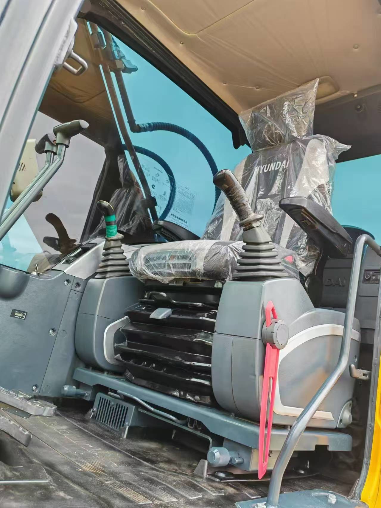 Hyundai 220-9S Excavator Is A High-performance , Stable , And Reliable Excavator