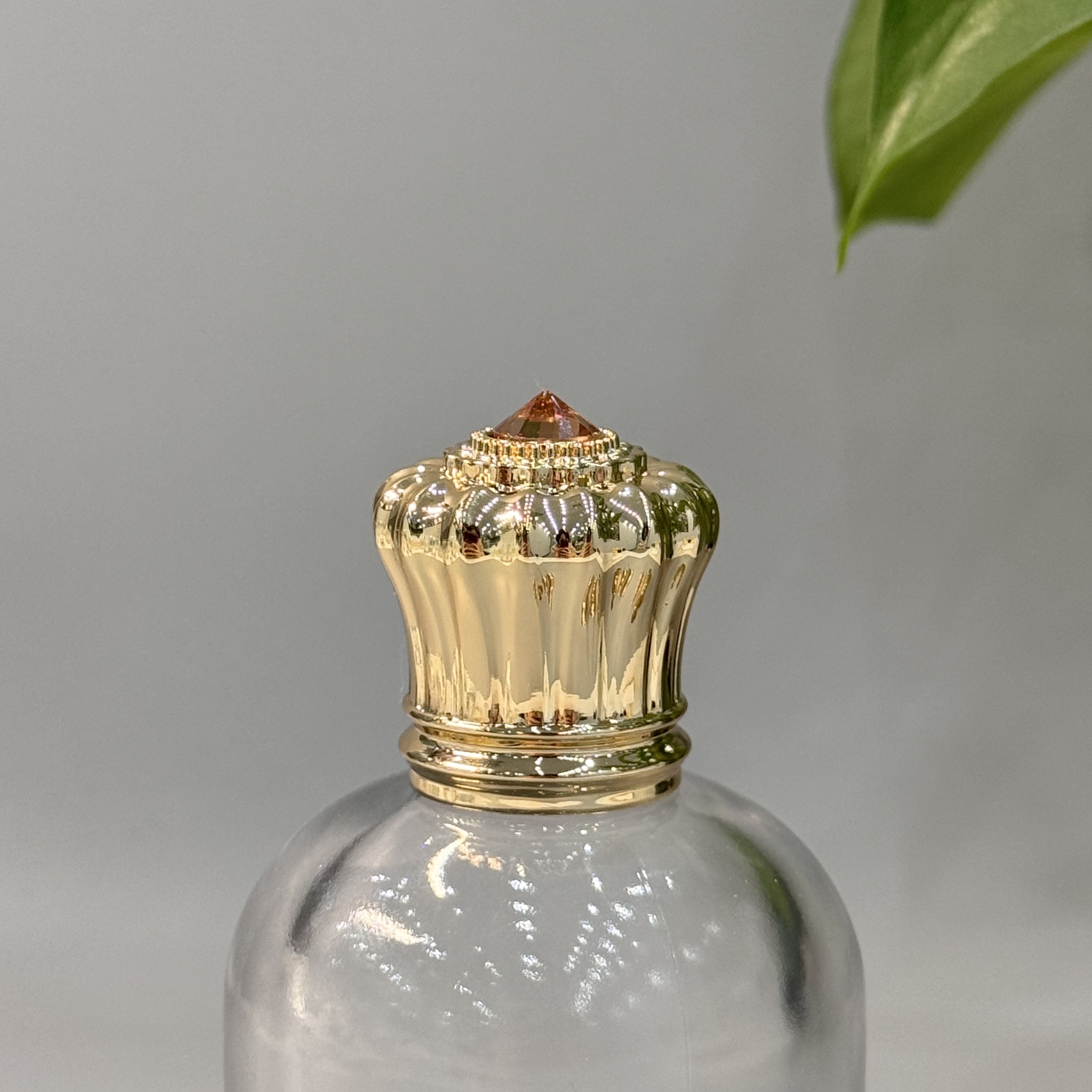 Zinc Alloy Zamak Perfume Caps in Gold Color for Durable and Elegant Fragrance Packaging