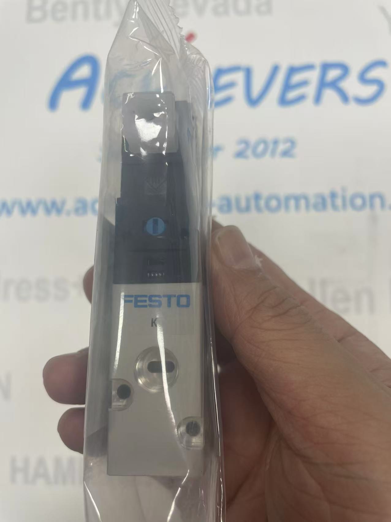 Festo Air solenoid valve VUVS-LK20-M32C-AD-G18-1C1-S With flow control option