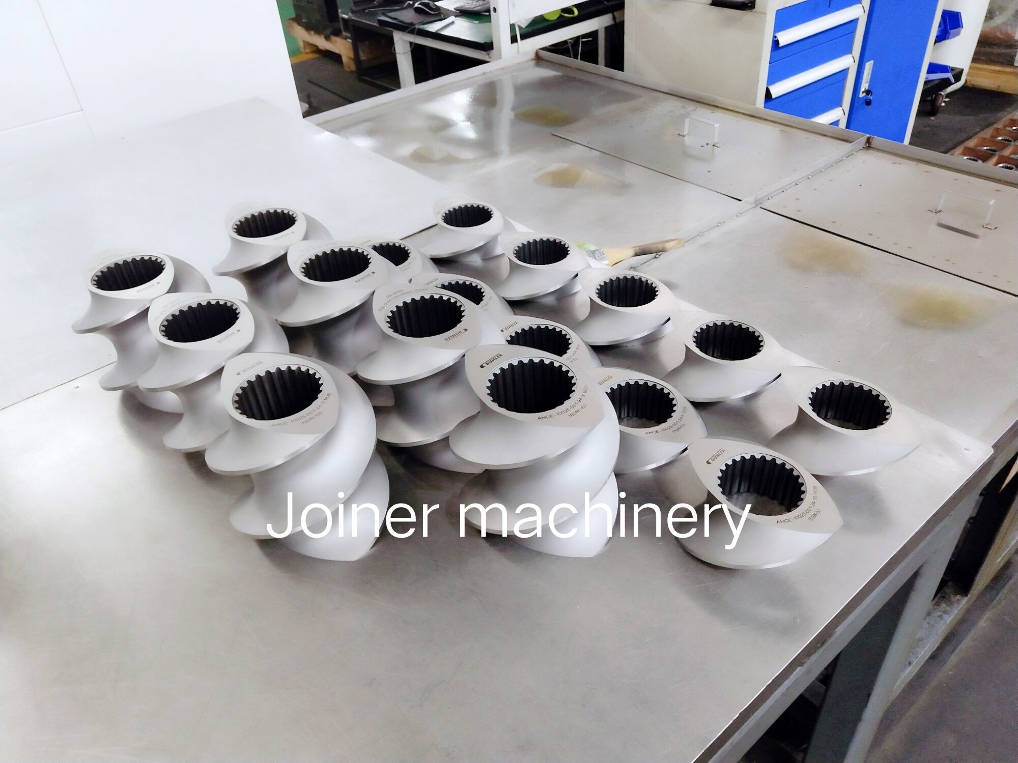 ZE77 Silver Covey Screw Element , Extruder Screw Material HRC58 - 62 Hardness