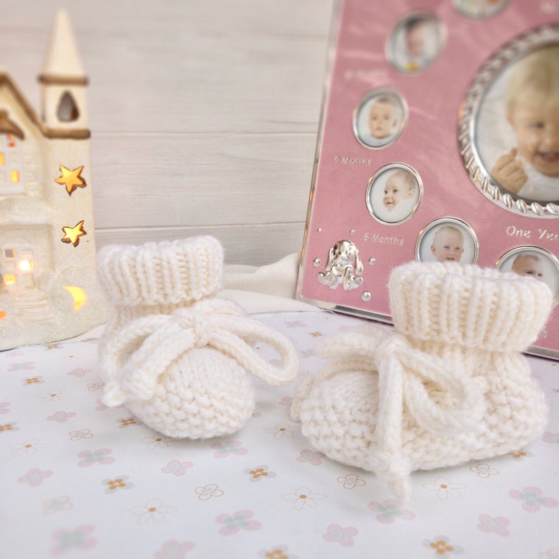 Y-Z Custom Logo Design Hand Knitted Crochet Home Newborn Girl Shoes Baby Booties for Baby Girls