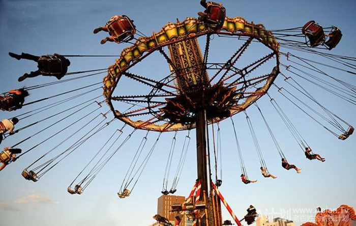 Carnival Park Swing Amusement Ride With FRP And Steel Structure Material