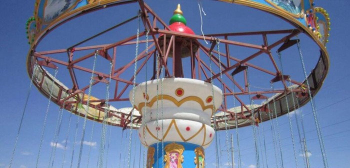 Carnival Park Swing Amusement Ride With FRP And Steel Structure Material