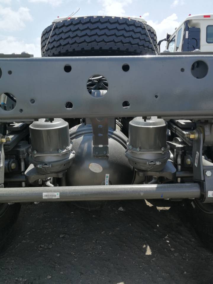 Cheap price HOWO new model E7G 6x4 horse trcator truck for Tanzania Zambia market