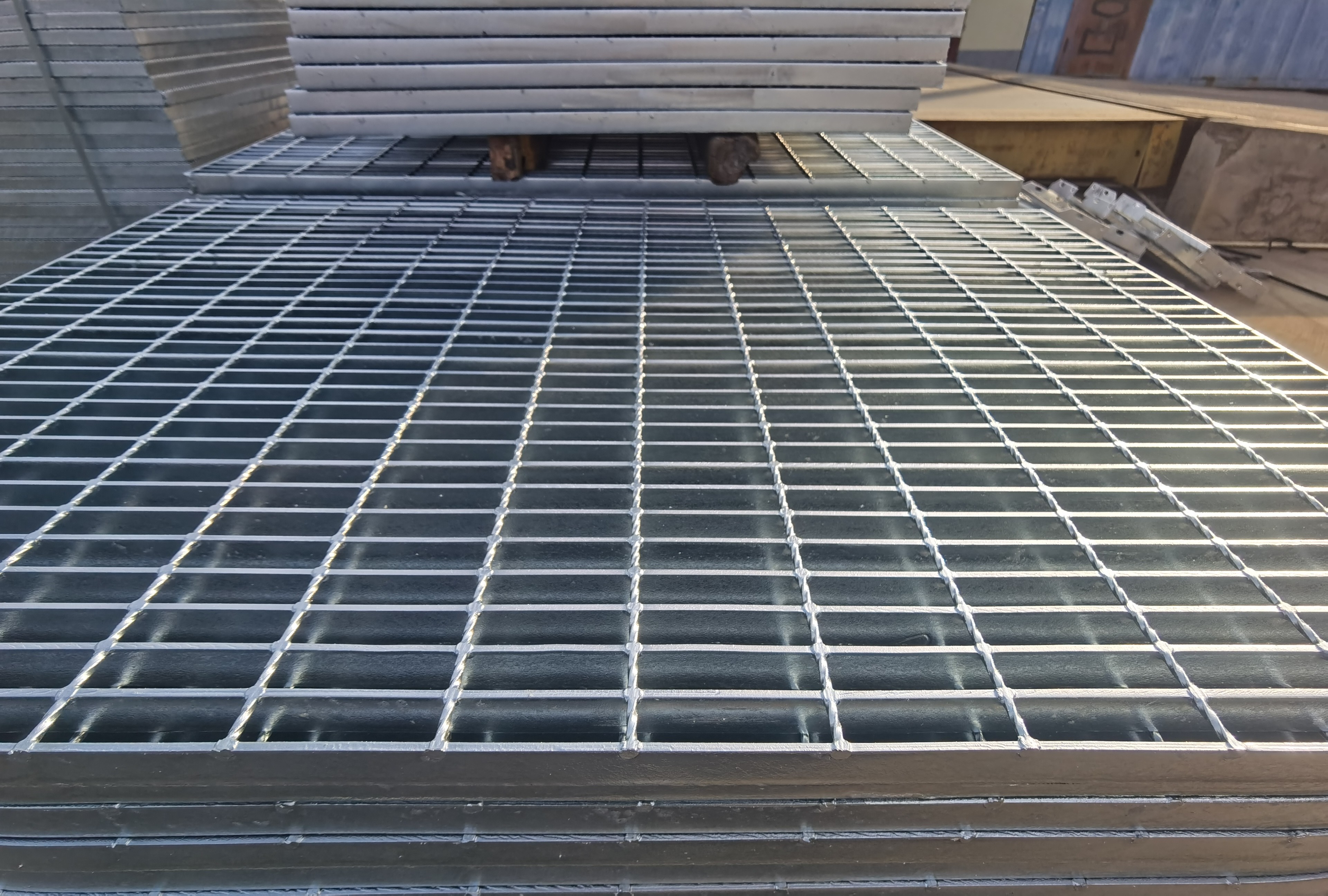 Industrial Walkway Galvanised Steel Grating Press Locked Untreated Bar