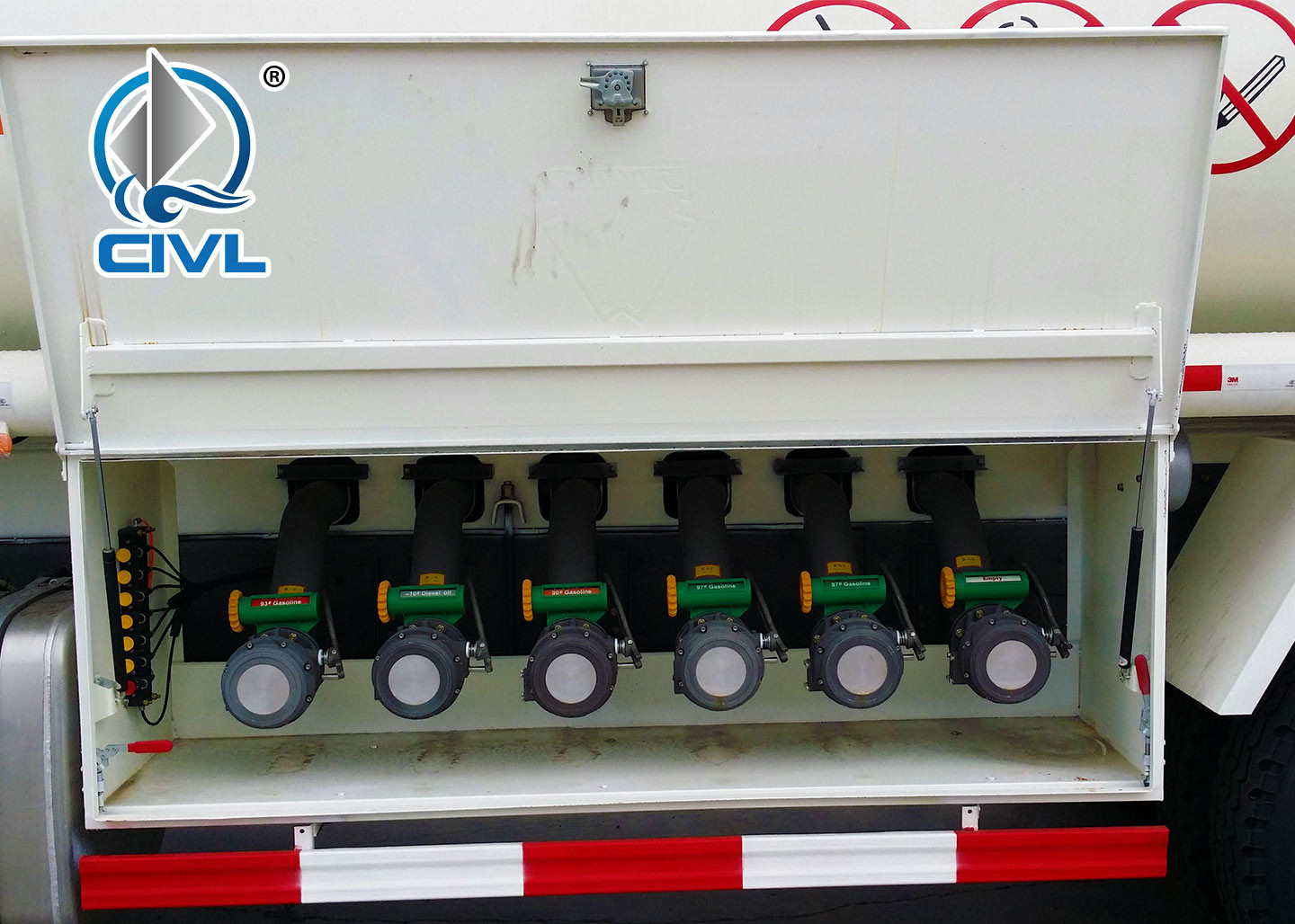 336HP Liquid Oil / Fuel Tank Truck Tanker Truck 8x4 Aluminium Alloy Tank 30000L Capacity