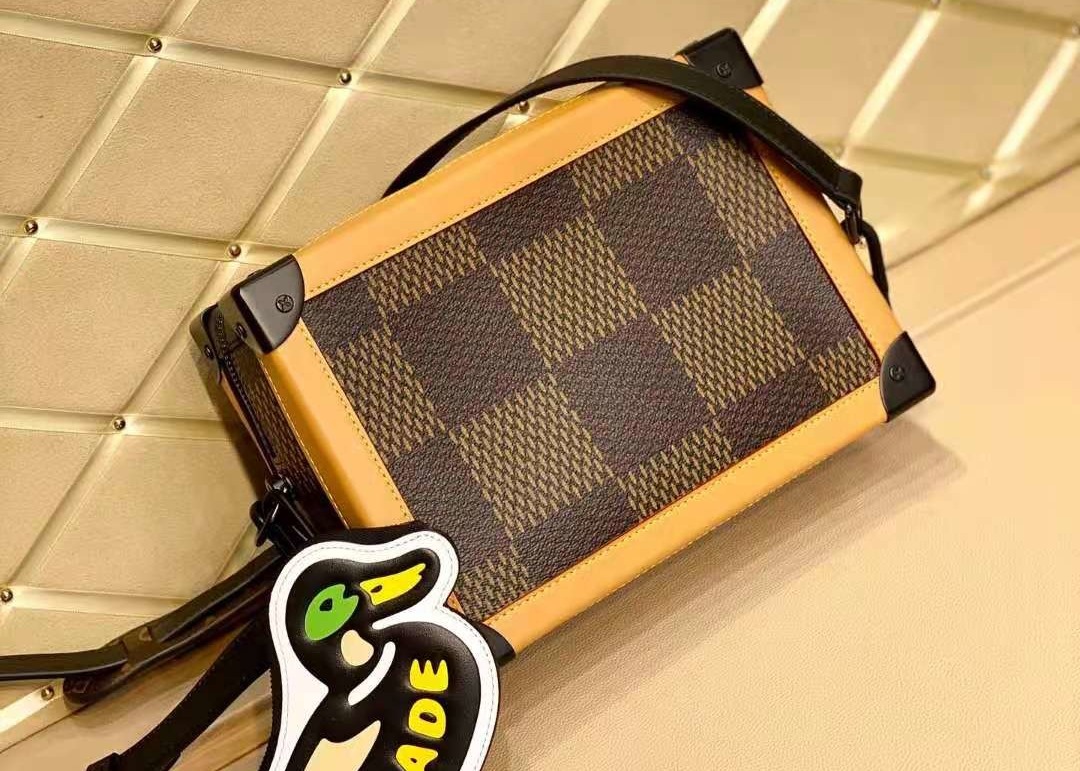 Unisex Soft Trunk Bag , Duck Pendant Box Crossbody Bag With Lock