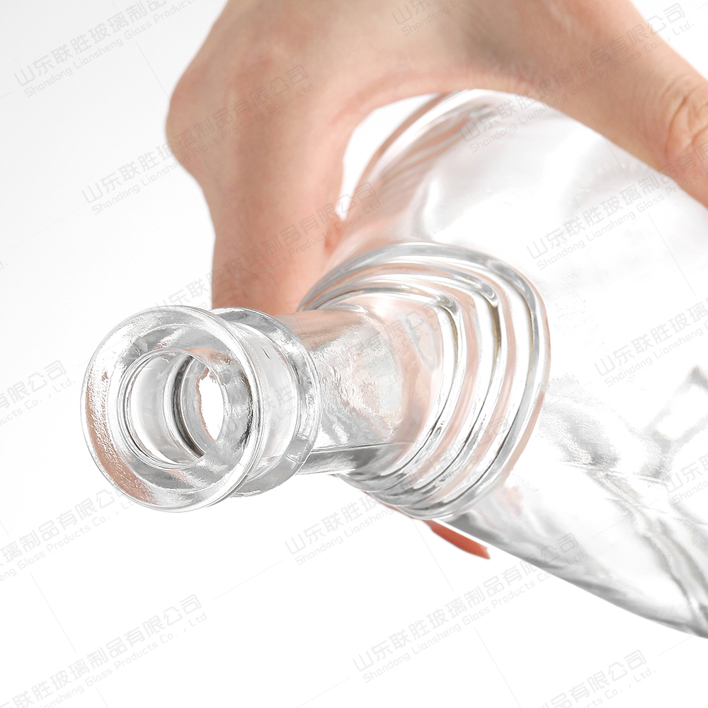 Customized Transparent Glass Bottle for Vodka Whiskey Gin Beverages 500ml 700ml 750ml