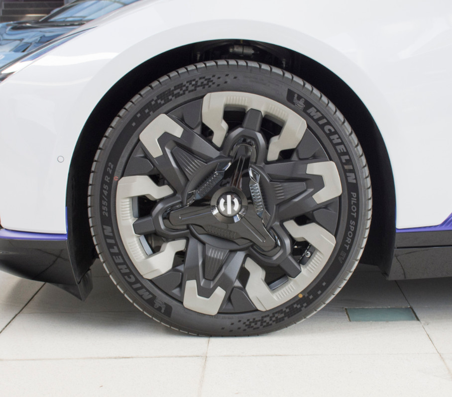 Hiphi Z 2023 5-seater Version Pure Electric 705KM 4 Door 5 Seats Sedan