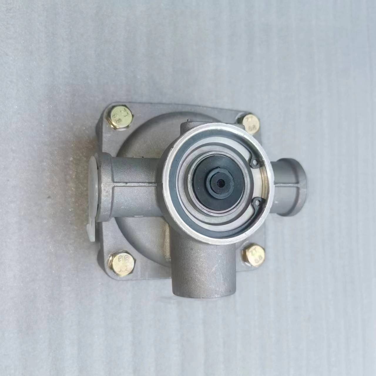 1354.302.019 Truck Gearbox Transmission Part Universal Engine Transmission Oil Pipe