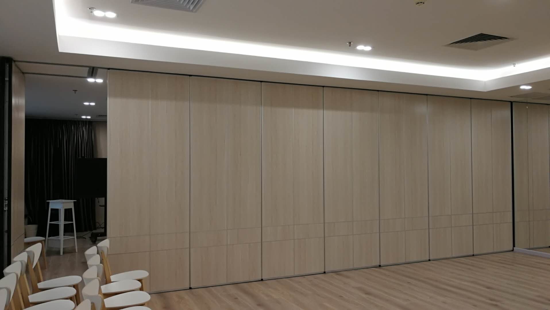 Conference Room Sound Proof Operable Partition Walls Fabric Finished Color Customized