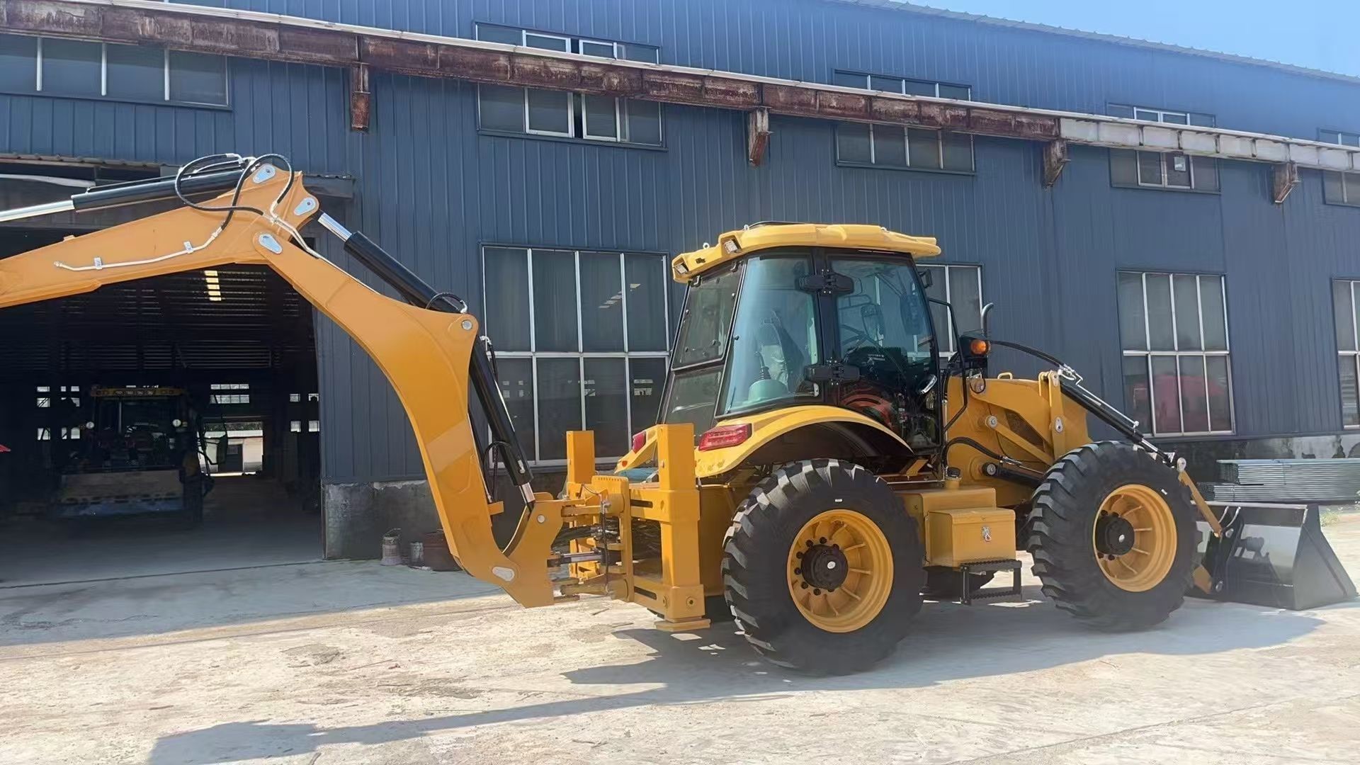 The CAT430F Backhoe Loader Has Excellent Excavation And Loading Capabilities