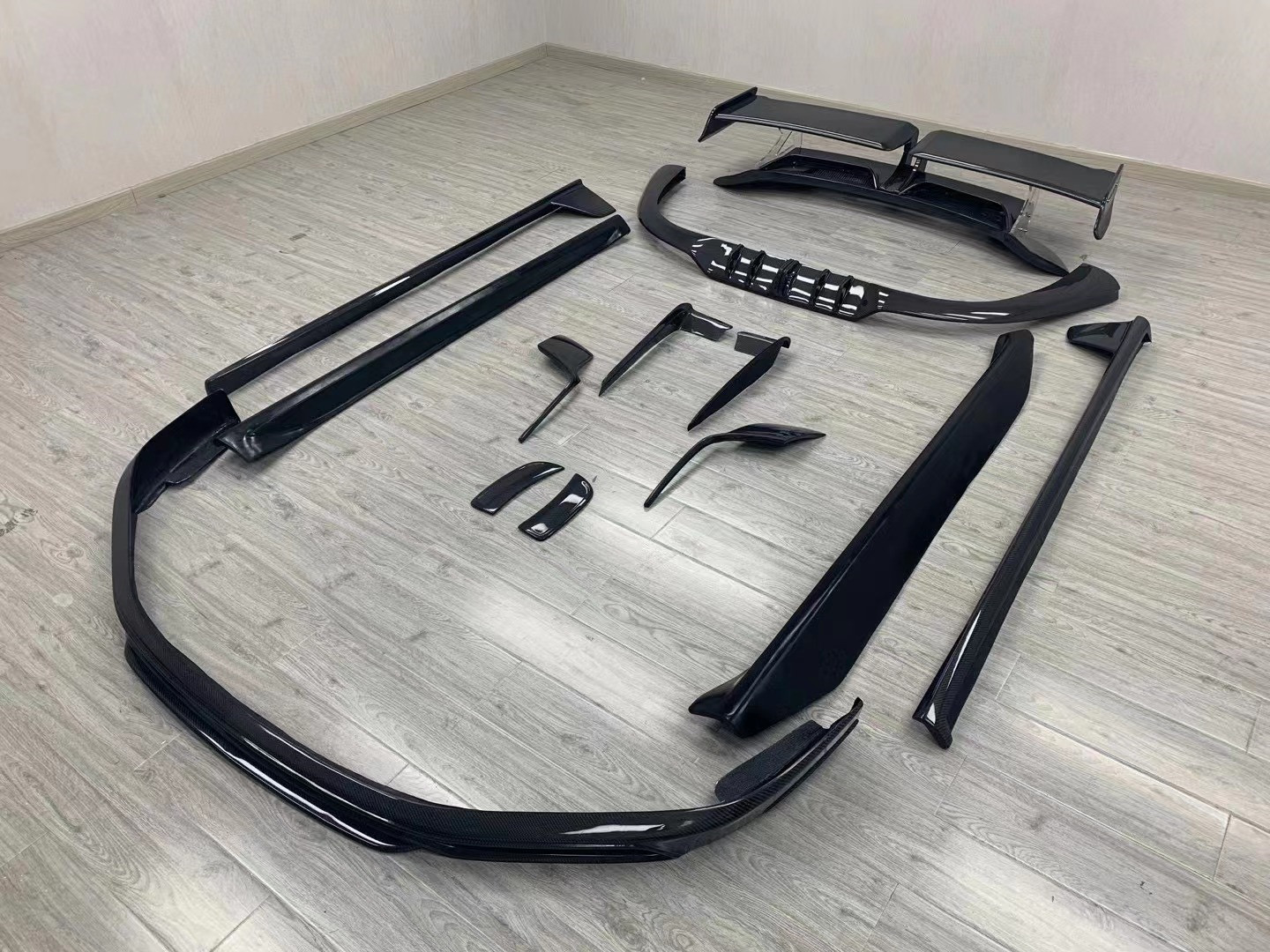 For Porsche 911 992 Carbon Fiber Body Kit 911 992 Upgraded TechArt Style Front Shovel Diffuser Spoiler Side Skirt Body Kit