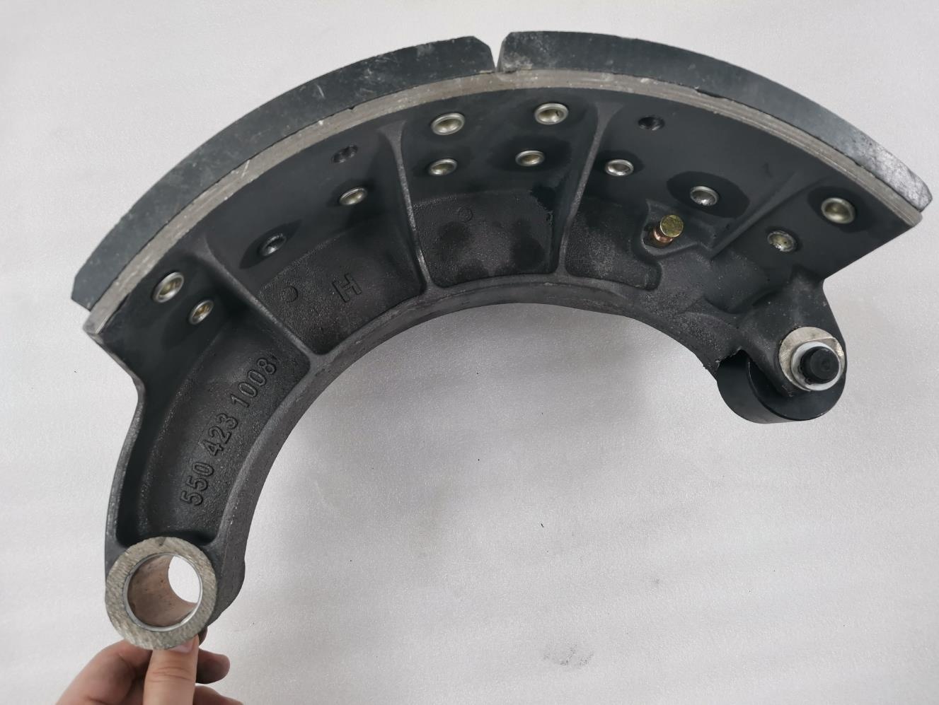 Sinotruk HOWO T5G MCP16 Axle Brake Shoe with Roller Assembly and Performance