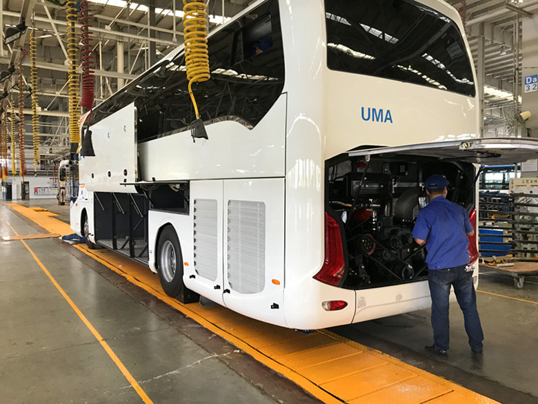 LHD/RHD Cummins 375HP Euro5 51+2 Seats Luxury Coach Bus YBL6128SD for Philippines