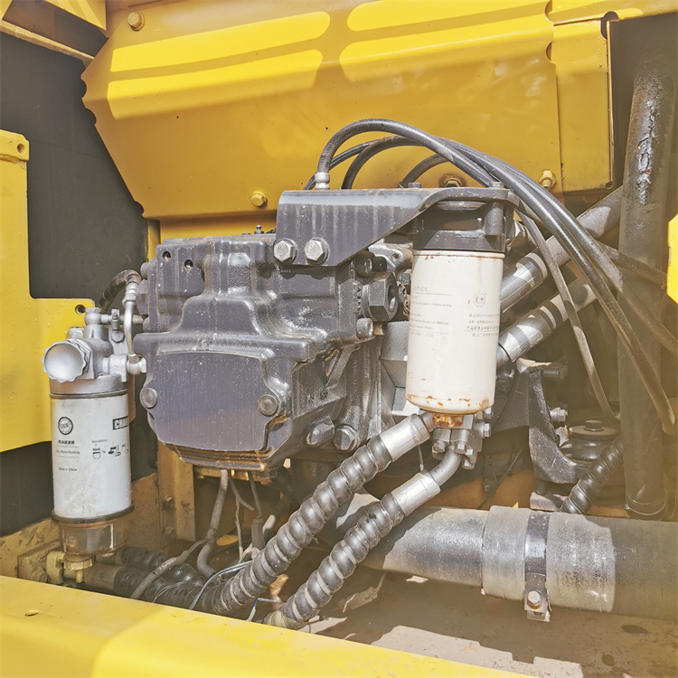Shanghai Used Long Arm Excavator 24 Ton Komatsu PC240-8 Crawler Earth-moving Machinery