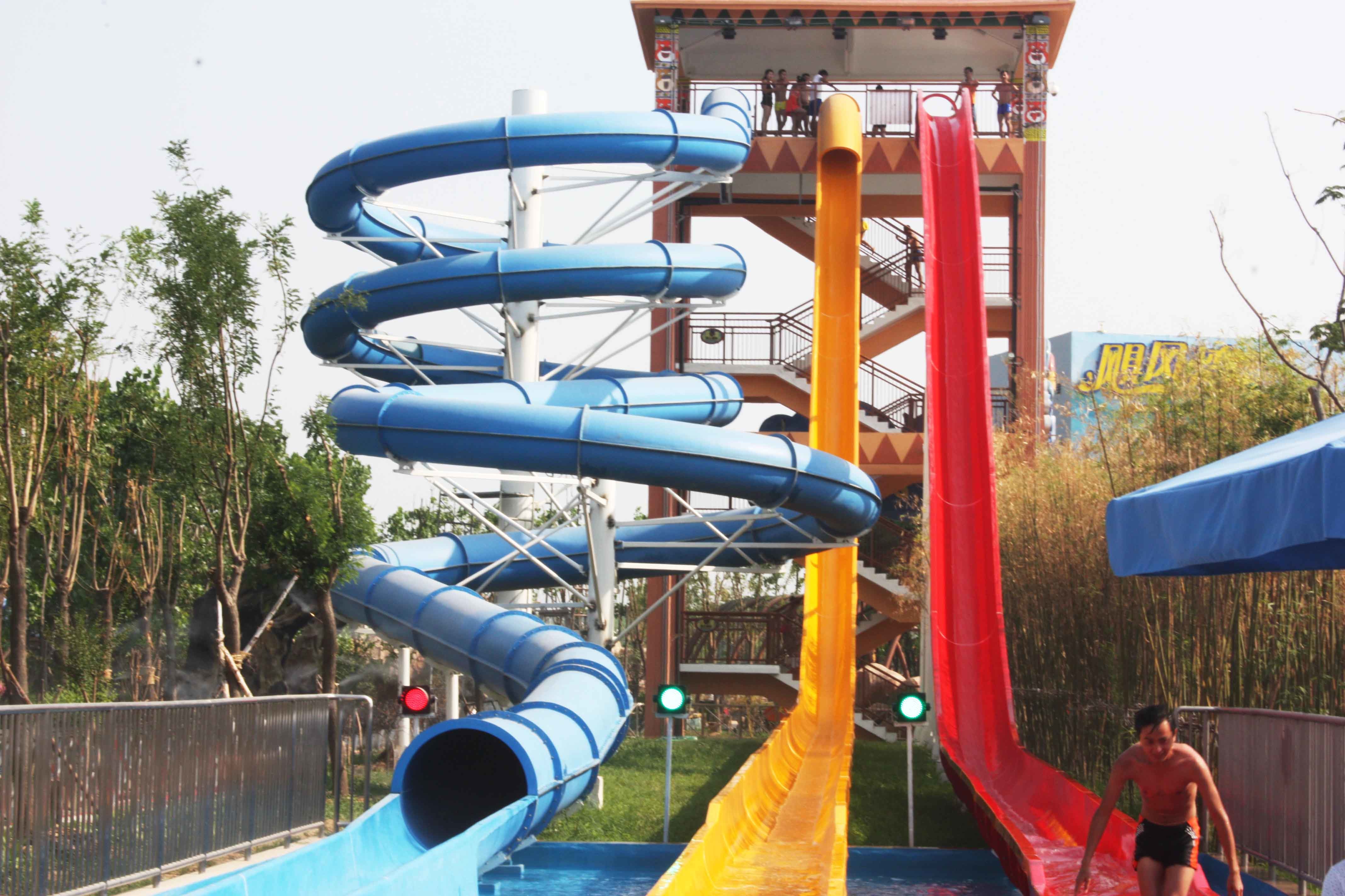 Waterpark Equipment, Fiberglass Open / Close Spiral Slide, Custom Water Slides 11m Height