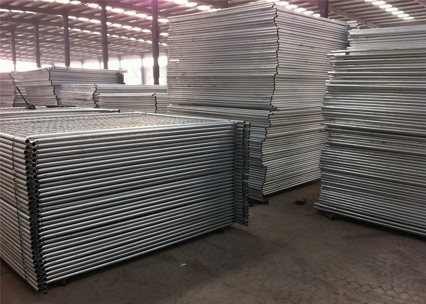 Galvanized Temporary Fence Panel 2.1m*3.3m width OD32mm tubing x 1.5mm wall thick pr-galvanized 14 microns zinc coated