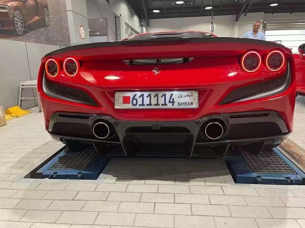 Auto Parts ForFerrari F8 Carbon Fiber Body Kit F8 Upgrade Novi Style Diffuser Carbon Fiber Diffuser