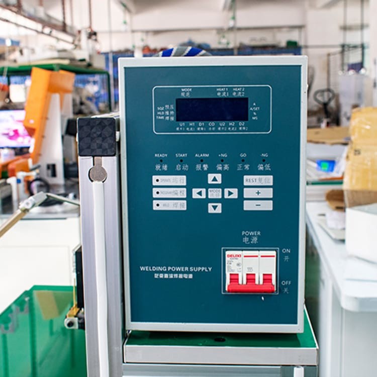 Cylindrical 21700 Lithium Battery Spot Welding Machine 800A Current Adjustable