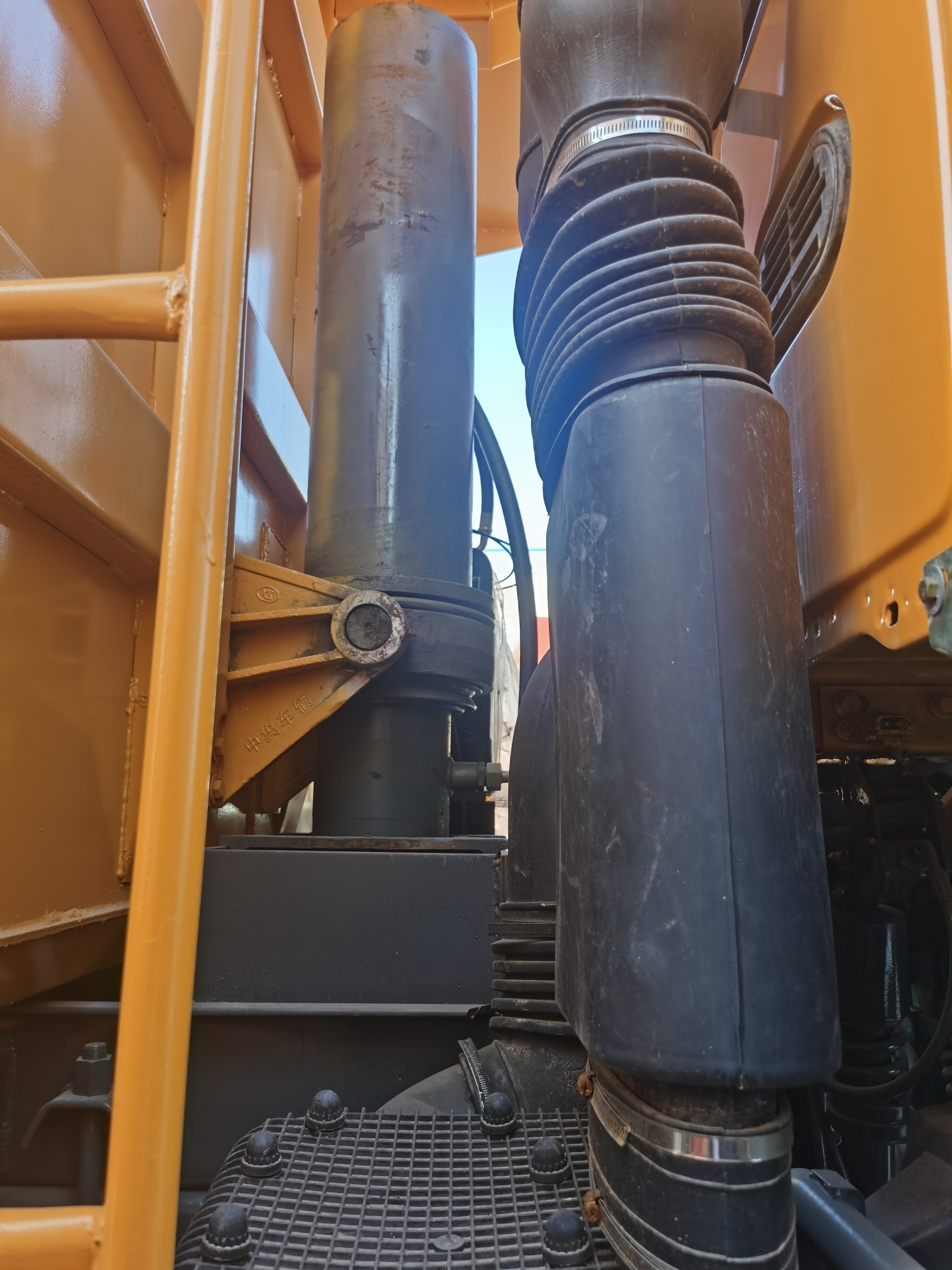 371HP Sinotruk HOWO 6X4 Used Dump Trucks For Sale Used Dump Trailer