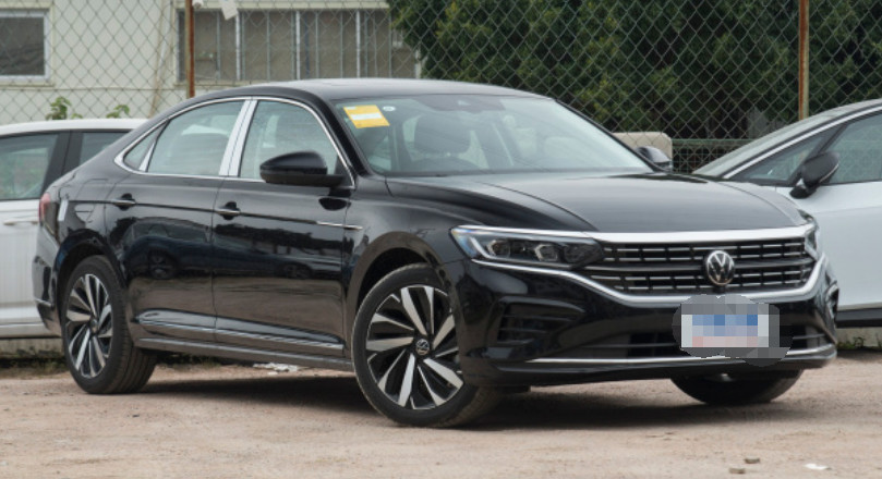 Volkswagen Passat 2023 380TSI Deluxe Edition 4 Door 5 Seat Sedan Gasoline