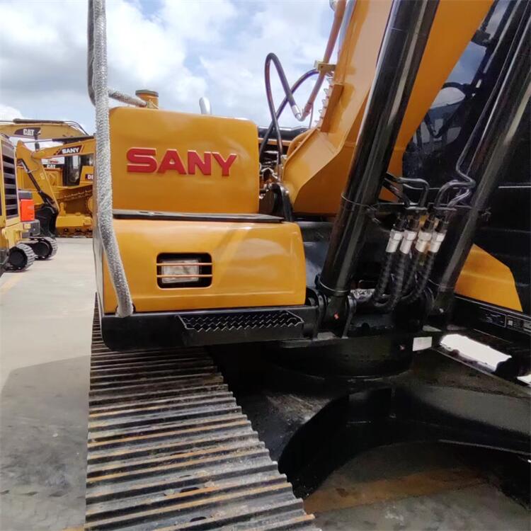 13000 KG Sany SY135C Crawler Excavator with Free Bucket and Original Hydraulic Valve