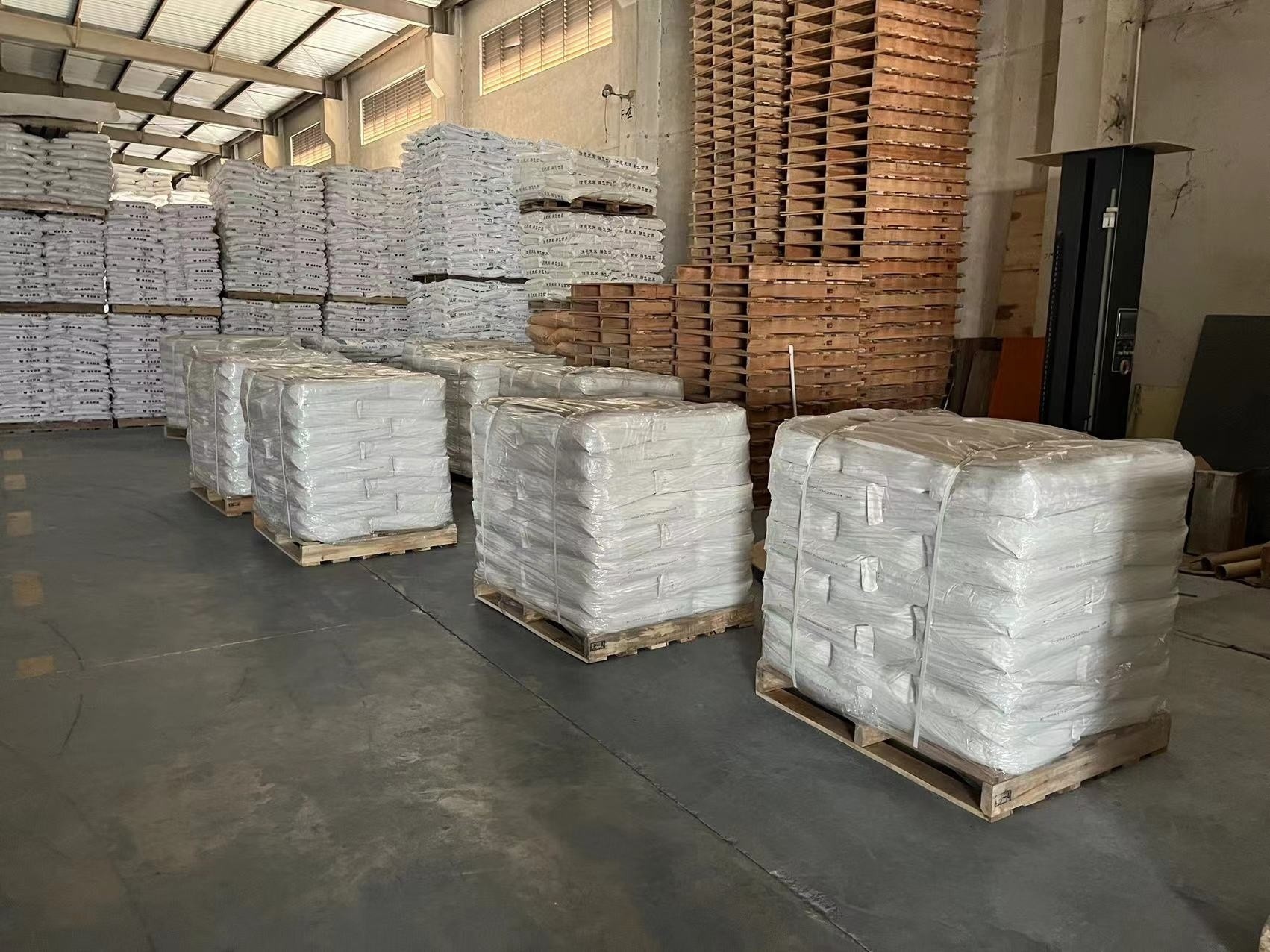 Medium Molecular Weight Solid Epoxy Resin SM607 Anti Corrosive Coating