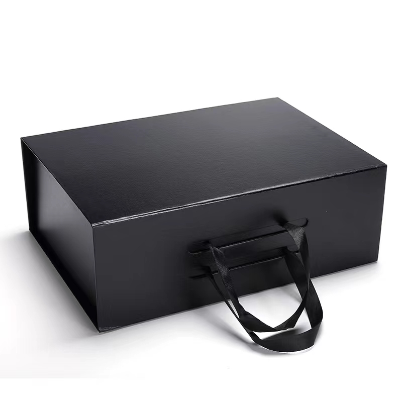 CMYK Customized Magnetic Closure Gift Box Packaging with Handle for Clothes Hat Shoes