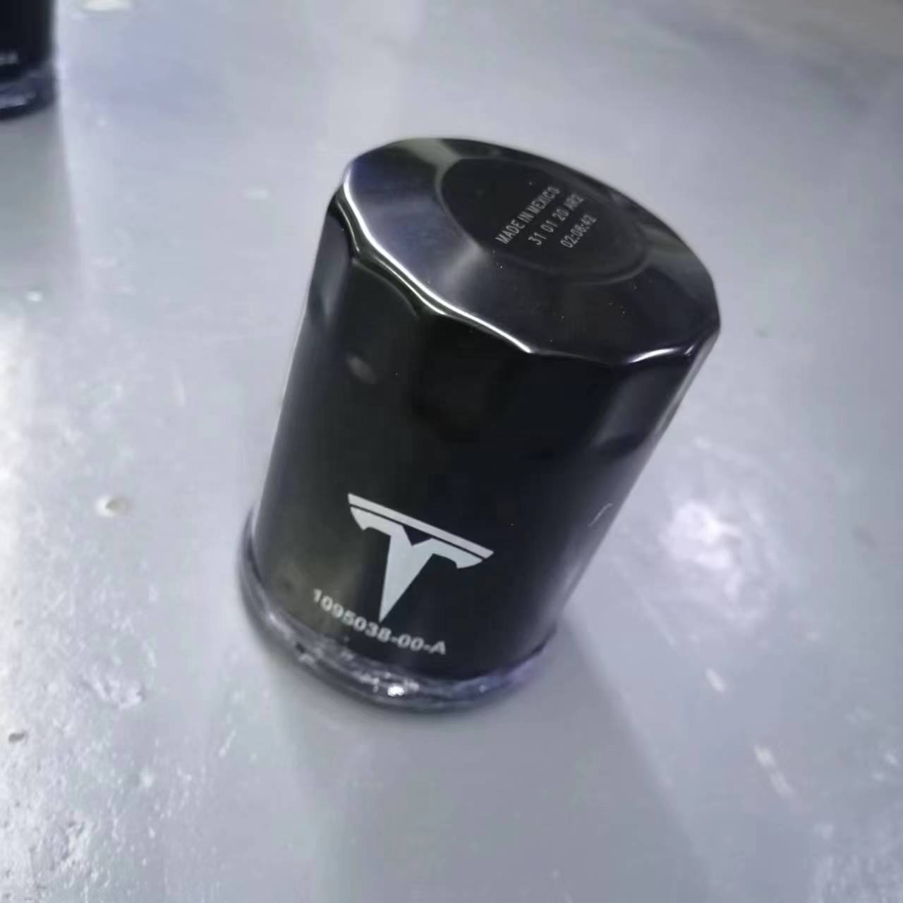 Made In Auto Parts Oil Filter For 2017-2019 Tesla Model 3 1095038-00-A Year Model3