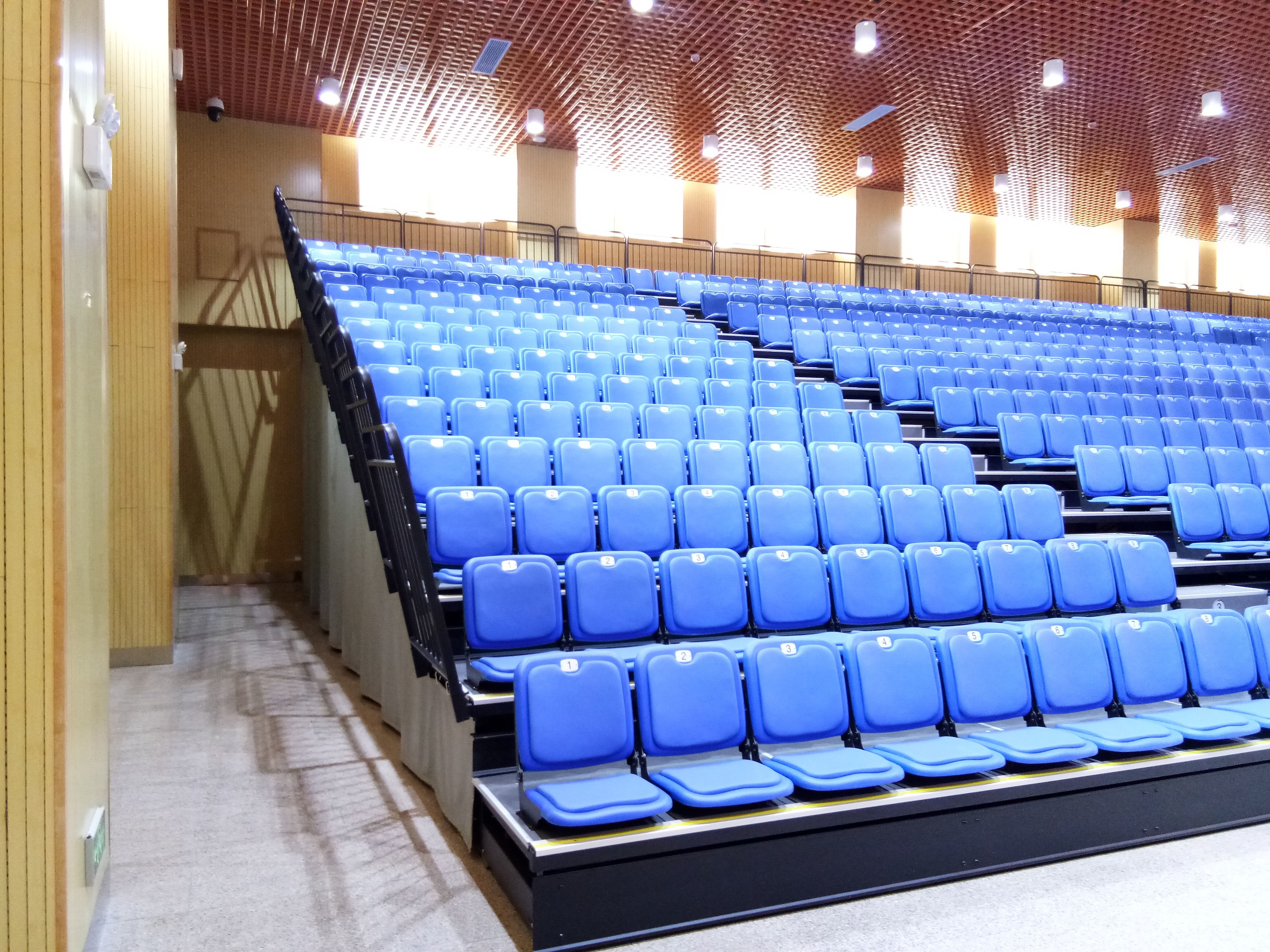 Customized Width Foldable Retractable Bleacher Seating Silver 4 - 10 Rows