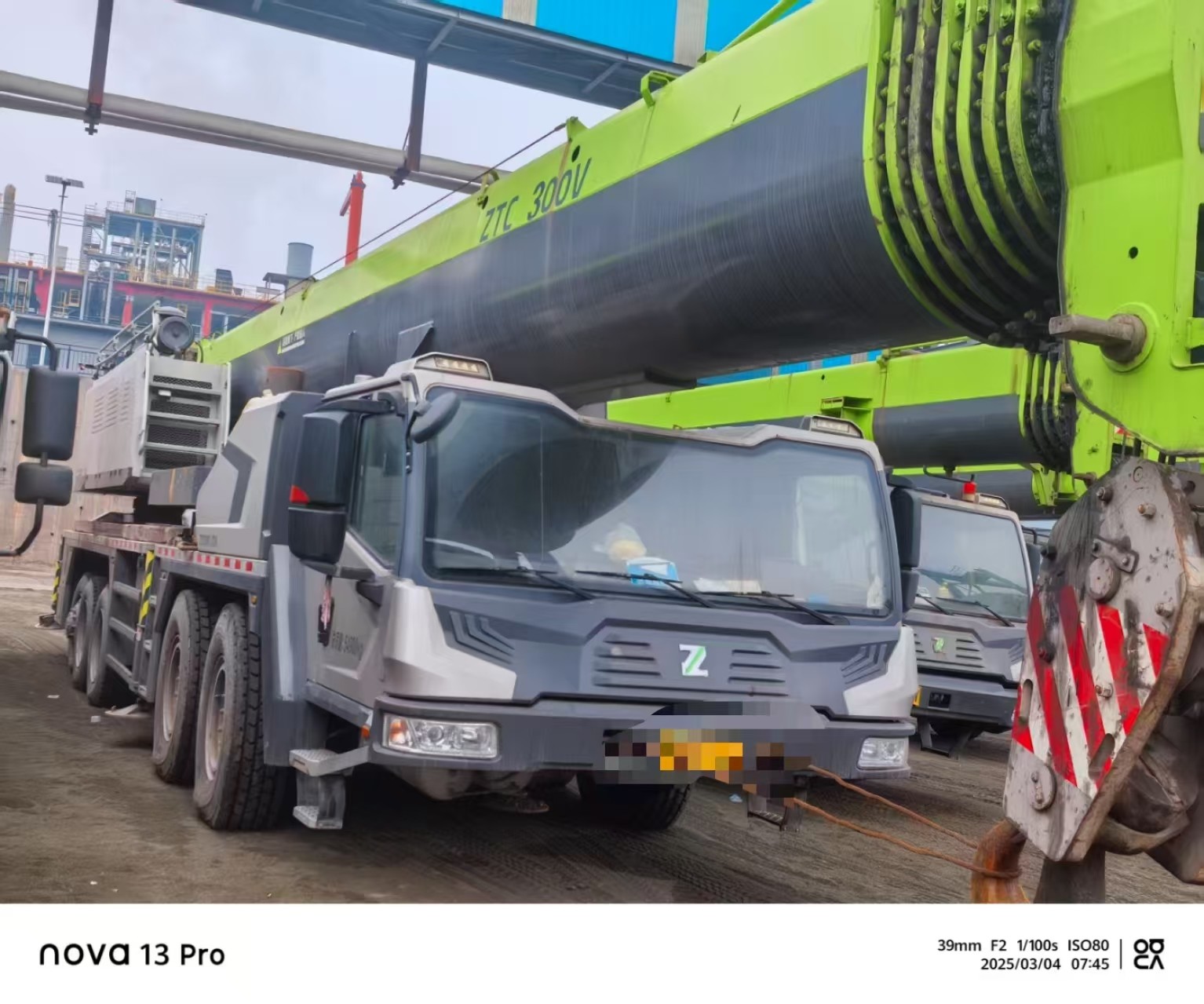 Green BrSuper-Above Truck Crane Zoomlion 220ton Hydraulic Mobile Crane Maximum Lifting Height 883m and Spare Parts