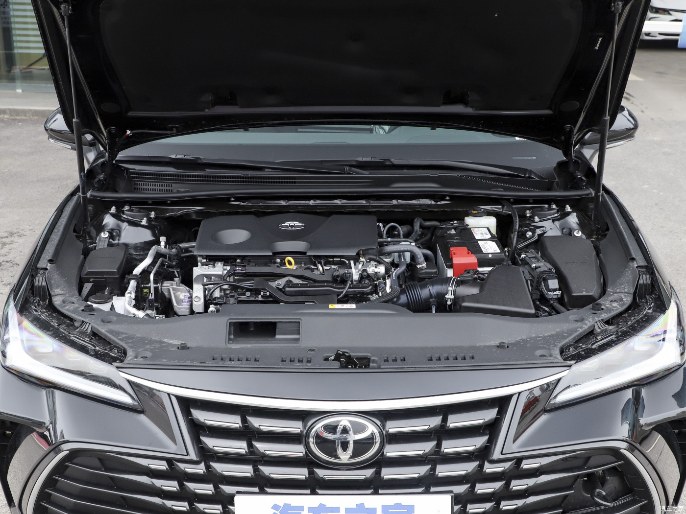 Toyota Avalon 2022 Dual Engine 2.5L Deluxe Edition Midsize Car Used