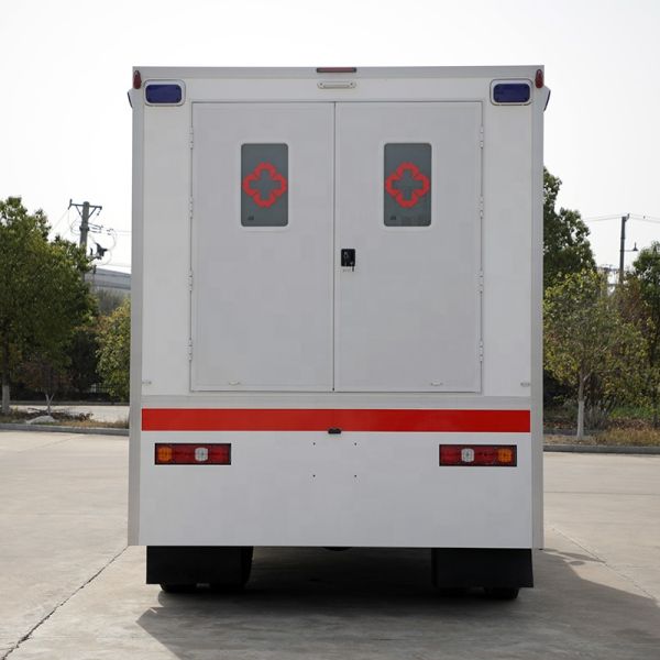 Right Hand 4*4 4 Wheel Drive Ambulance Truck Fist Aid Vehicle SHACMAN Cabin Ambulance Diesel 240Hp Medical Equipment Stretcher