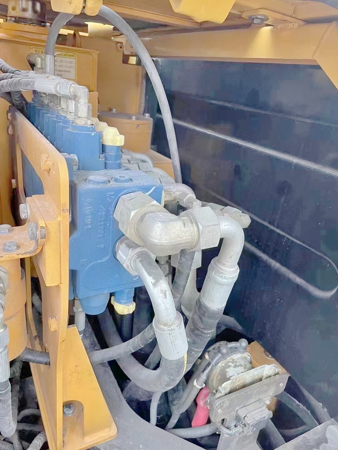 90% SANY 60C Used Excavator / Second-Hand Digger 6 Ton with Original Hydraulic Valve