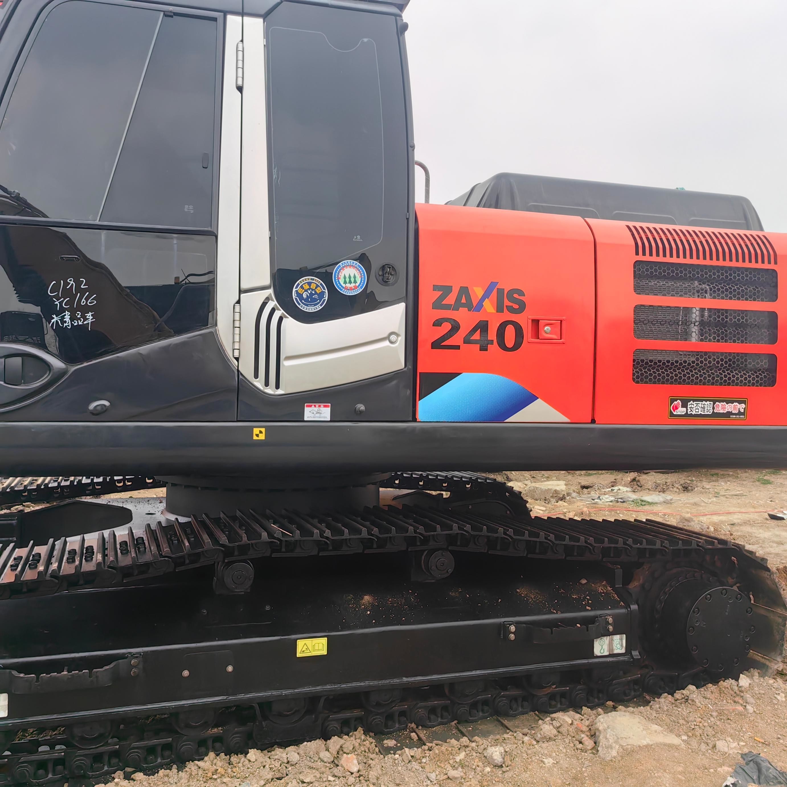 Hitachi ZX240 Used Excavtaors Middle Hydraulic Backhoe Secondhand Digger with 1.m³ Bucket Capacity