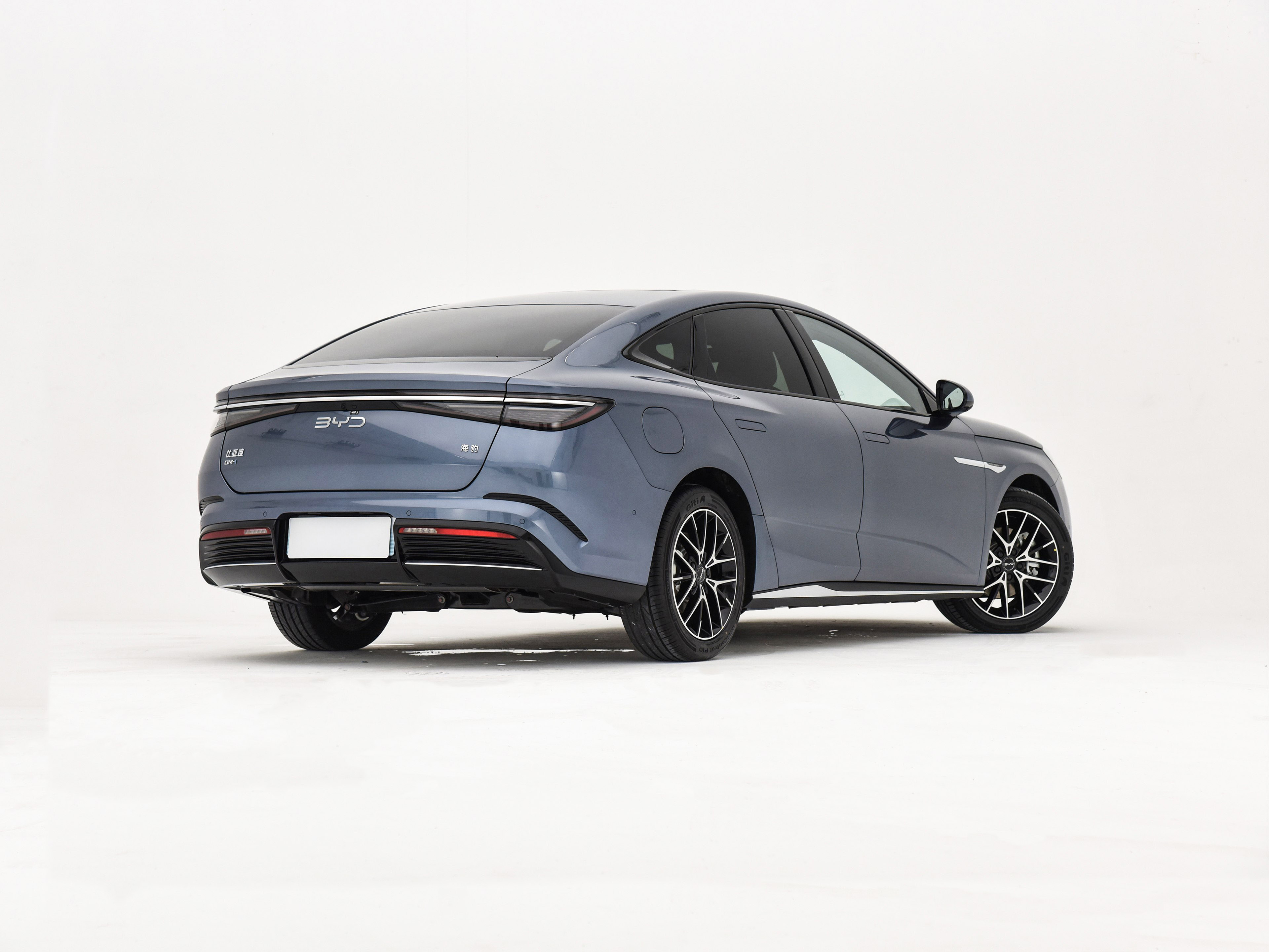4800*1875*1460 Size Medium Car 2024 BYD Seal DM-i Electric Plug-in Hybrid Left Hand Drive Long Range Chinese Energy Vehicle