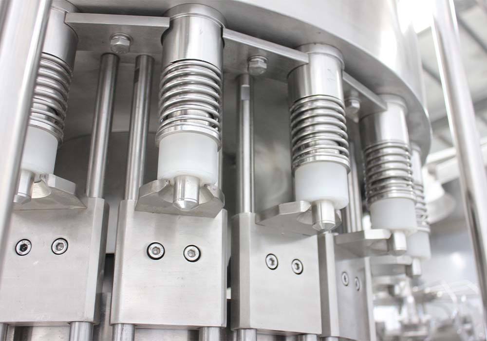 SUS304 mineral water PLC control Auto Liquid Filling Machine For PET Bottle