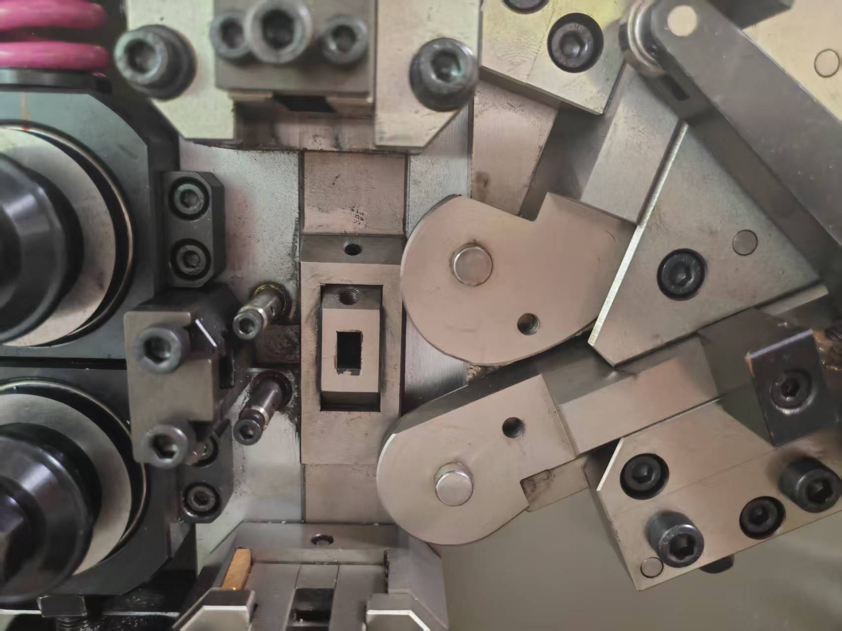 Precision CNC Spring Coiling Machine 22mm Spring Compression Machine