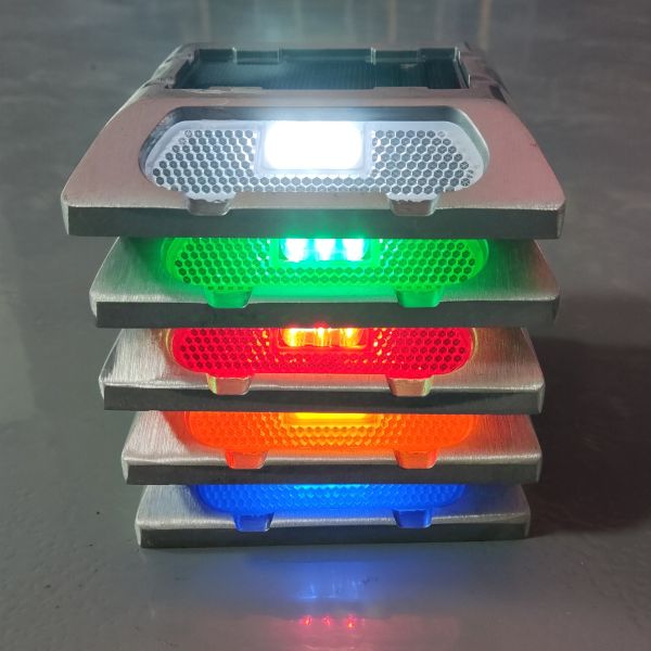 Solar Powered Aluminum Road Stud 40tons for Enhanced Pavement Marking