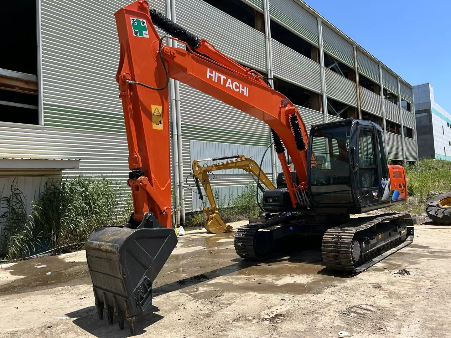 Used Hitachi 200 Excavator for Sale – High-Quality, Affordable Price