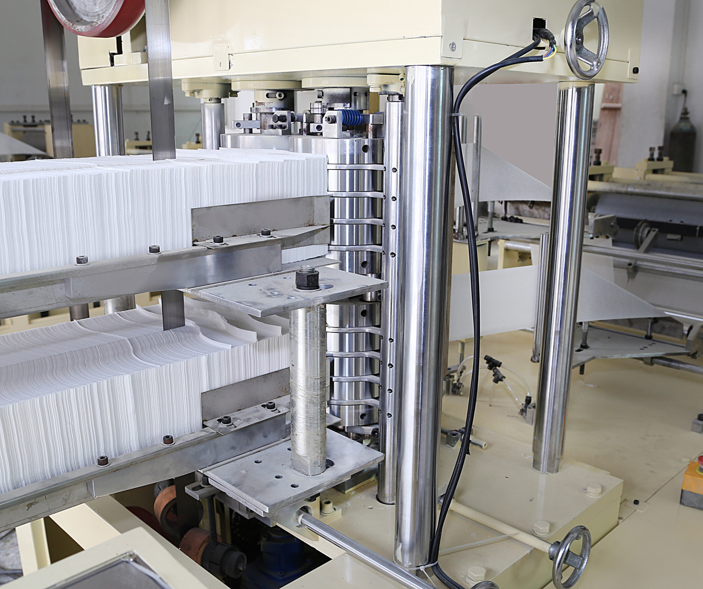 SIEMENS Motor PLC 3000 sheets / min Napkin Manufacturing Machine