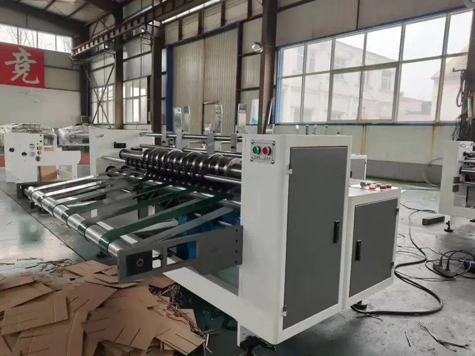 8 Shafts Design Thin Blade Slitter Scorer Machine 140m / Min White