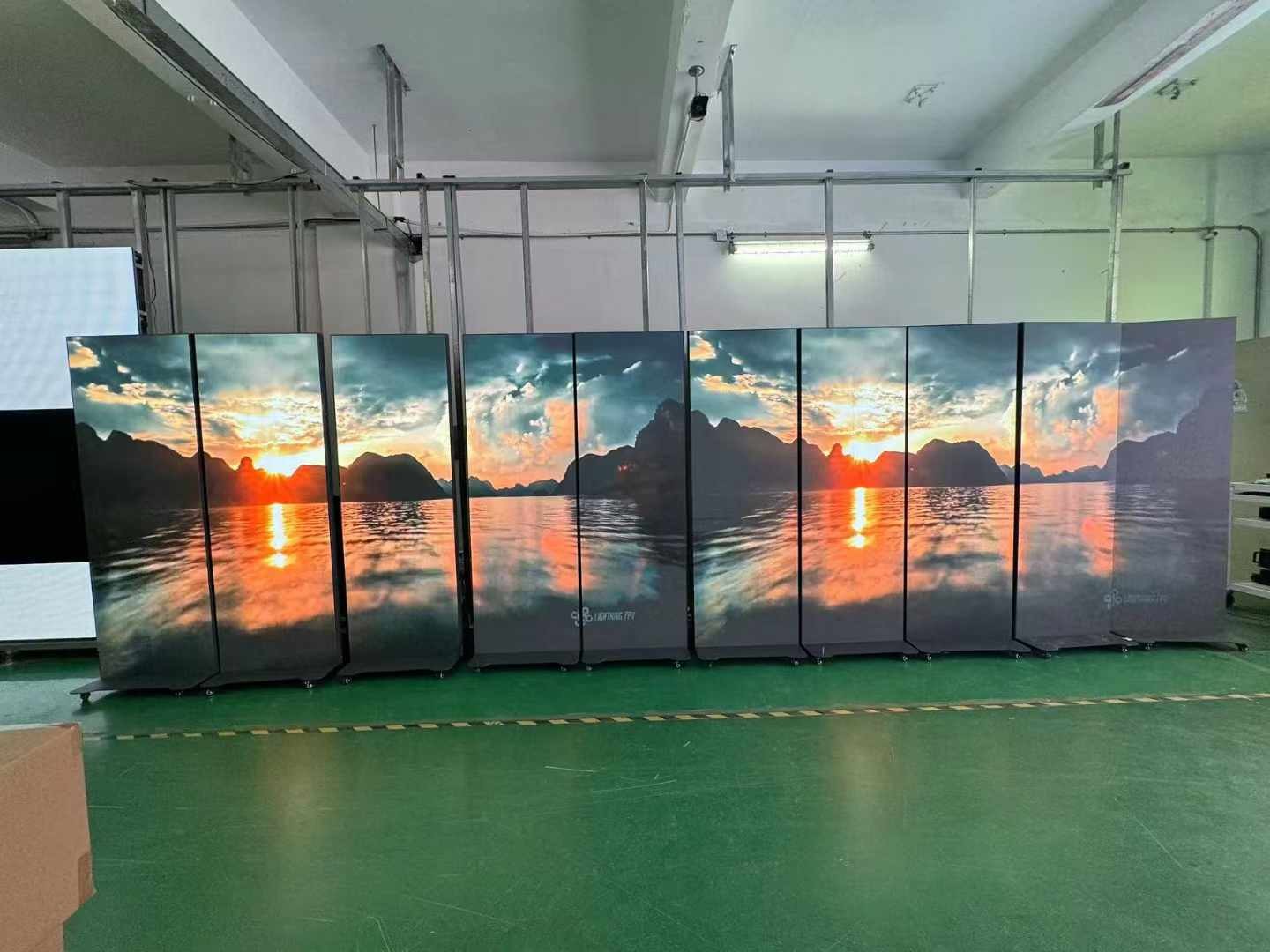 128*64 Resolution LED Poster Display with Aluminum Panel and SMD2121 Chips