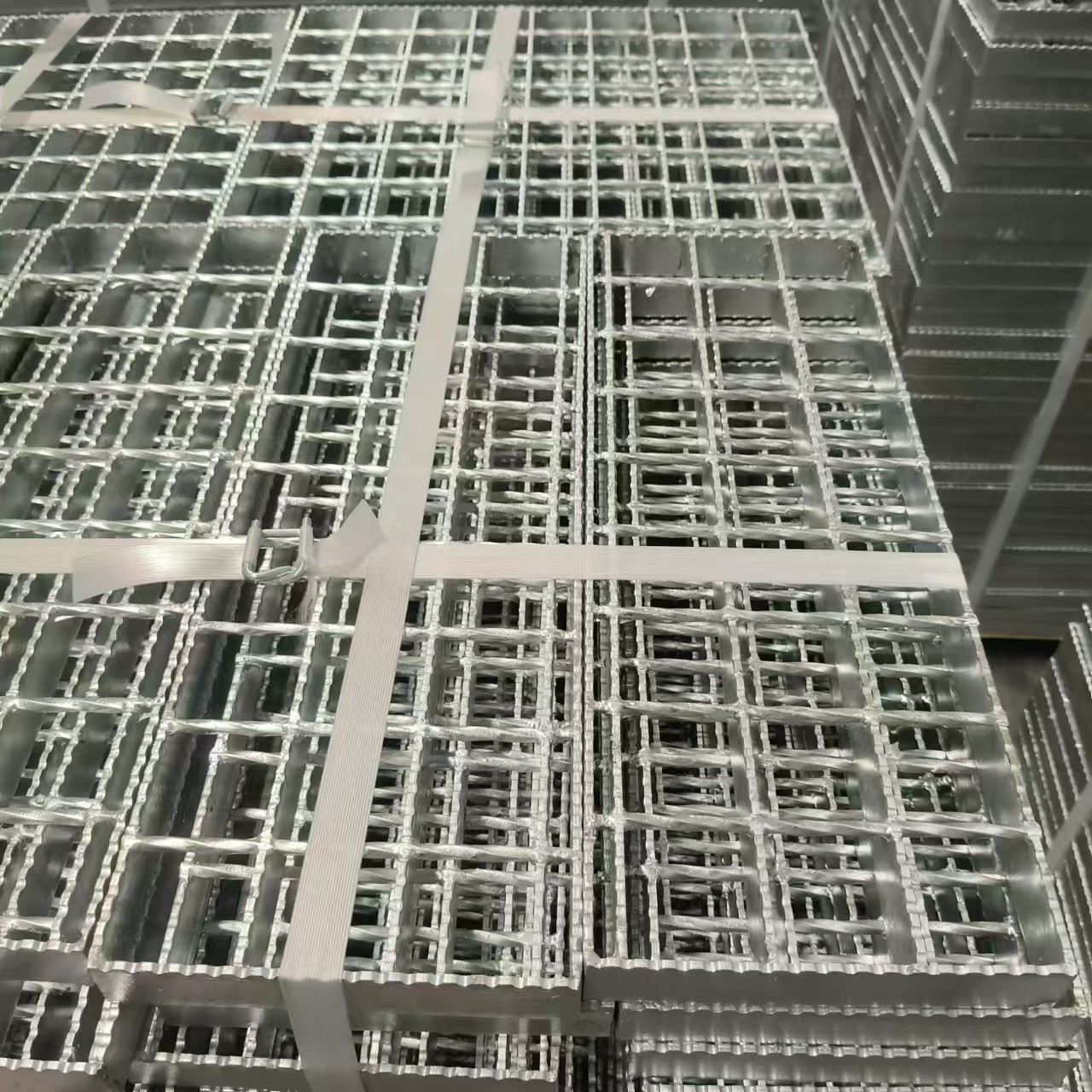 Galvanized Steel Grating, Superior Rust-Proof Performance